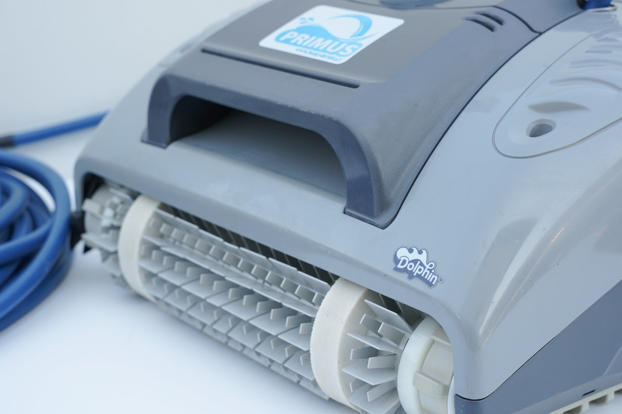 Dolphin Primus Pool Robot