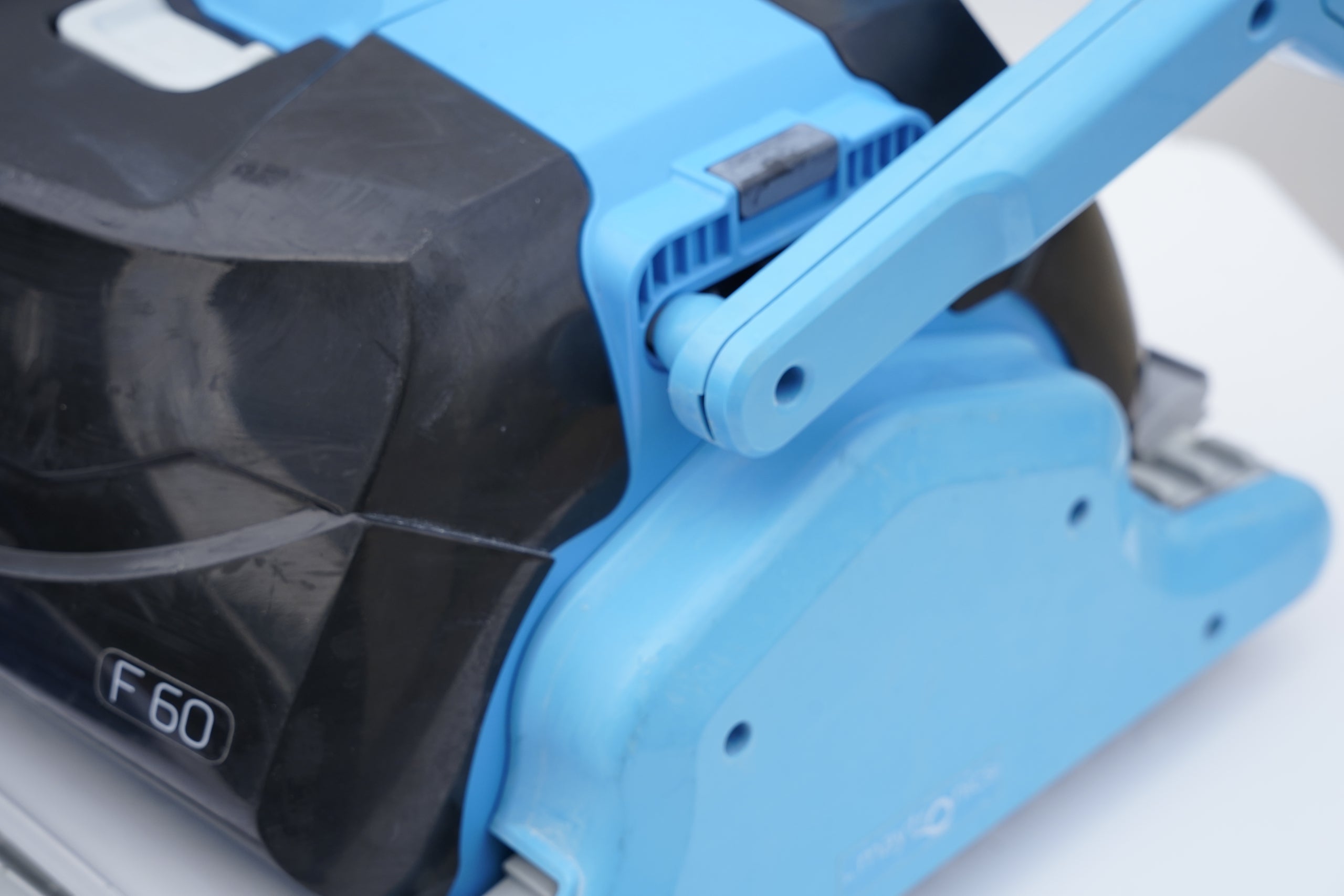 Pool robot Dolphin Maytronics F60