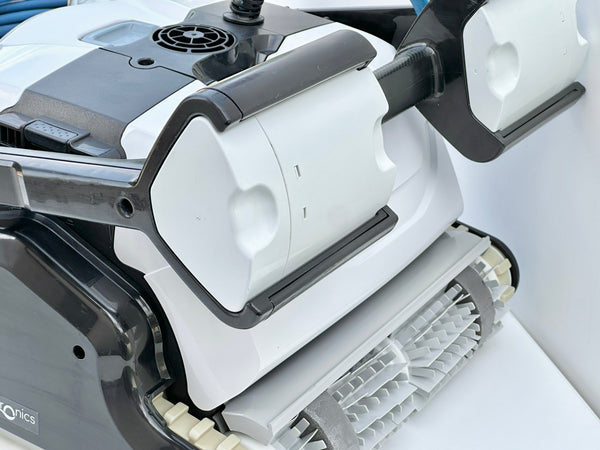 Dolphin Maytronics PS50 Pool Robot