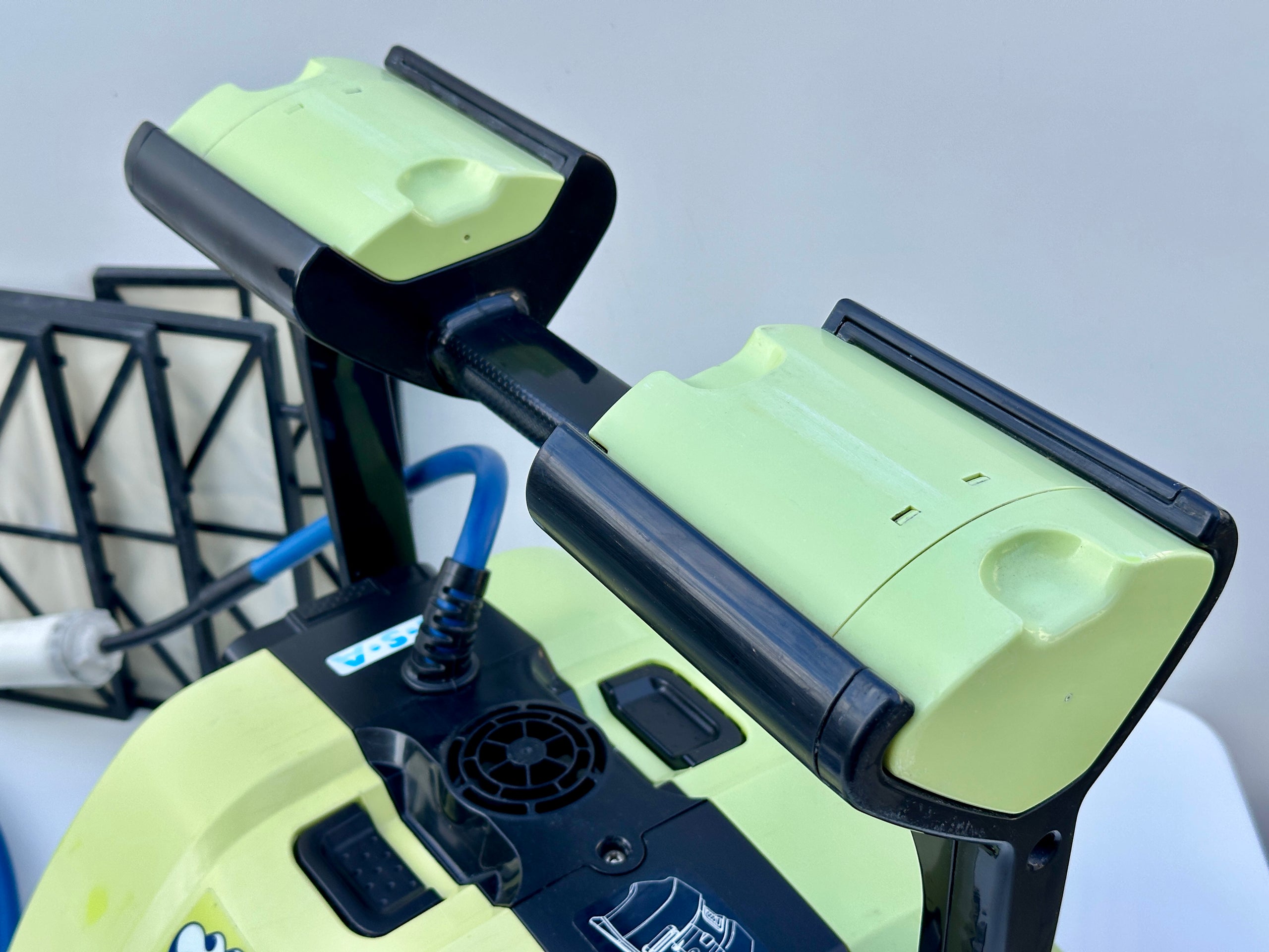 Robot piscina Dolphin BIO Suction