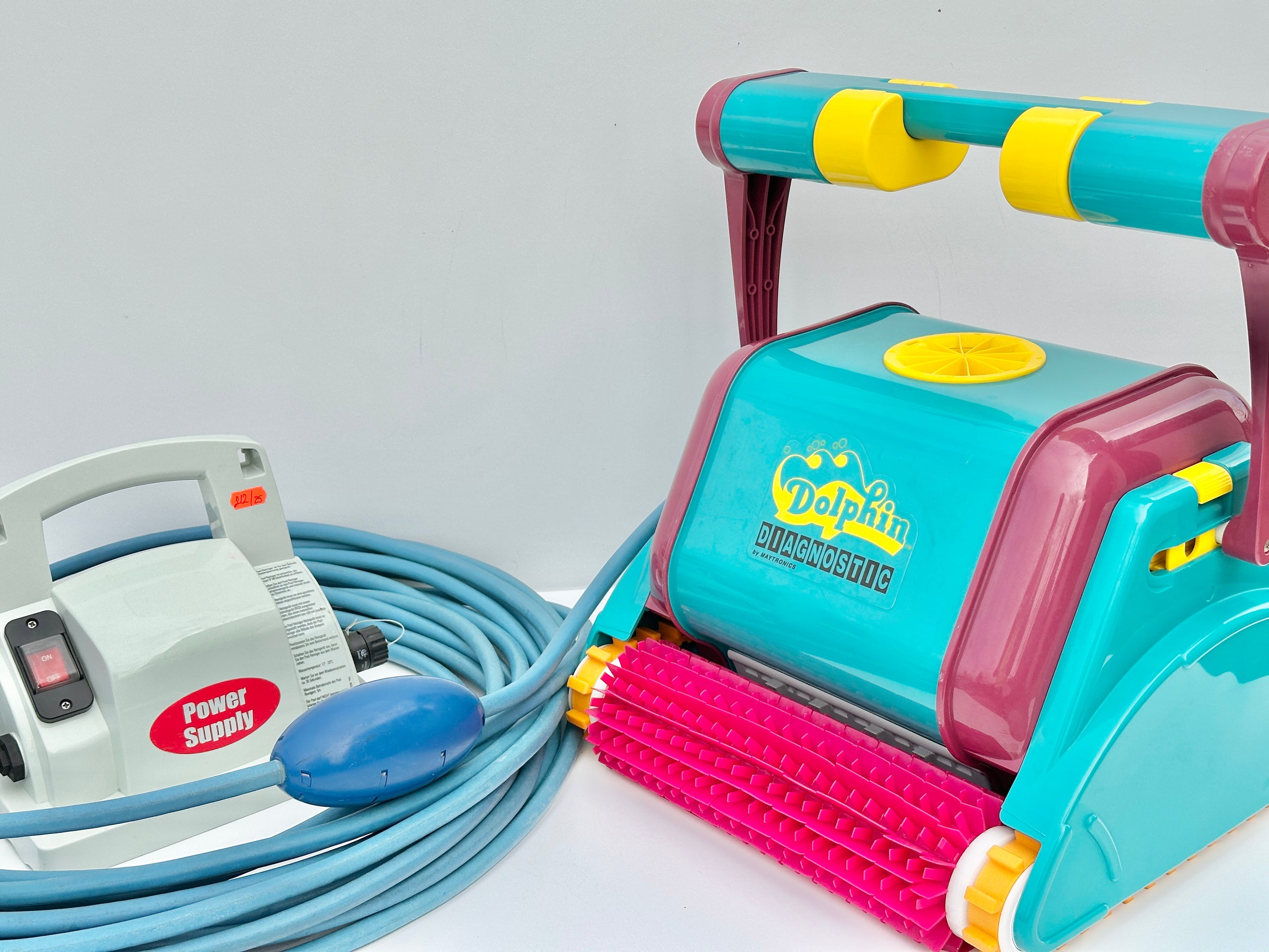 Dolphin Diagnostic Pool Robot