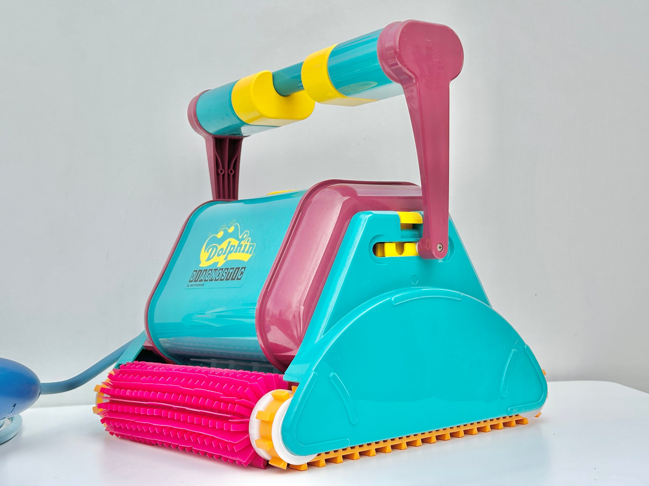 Dolphin Diagnostic Pool Robot