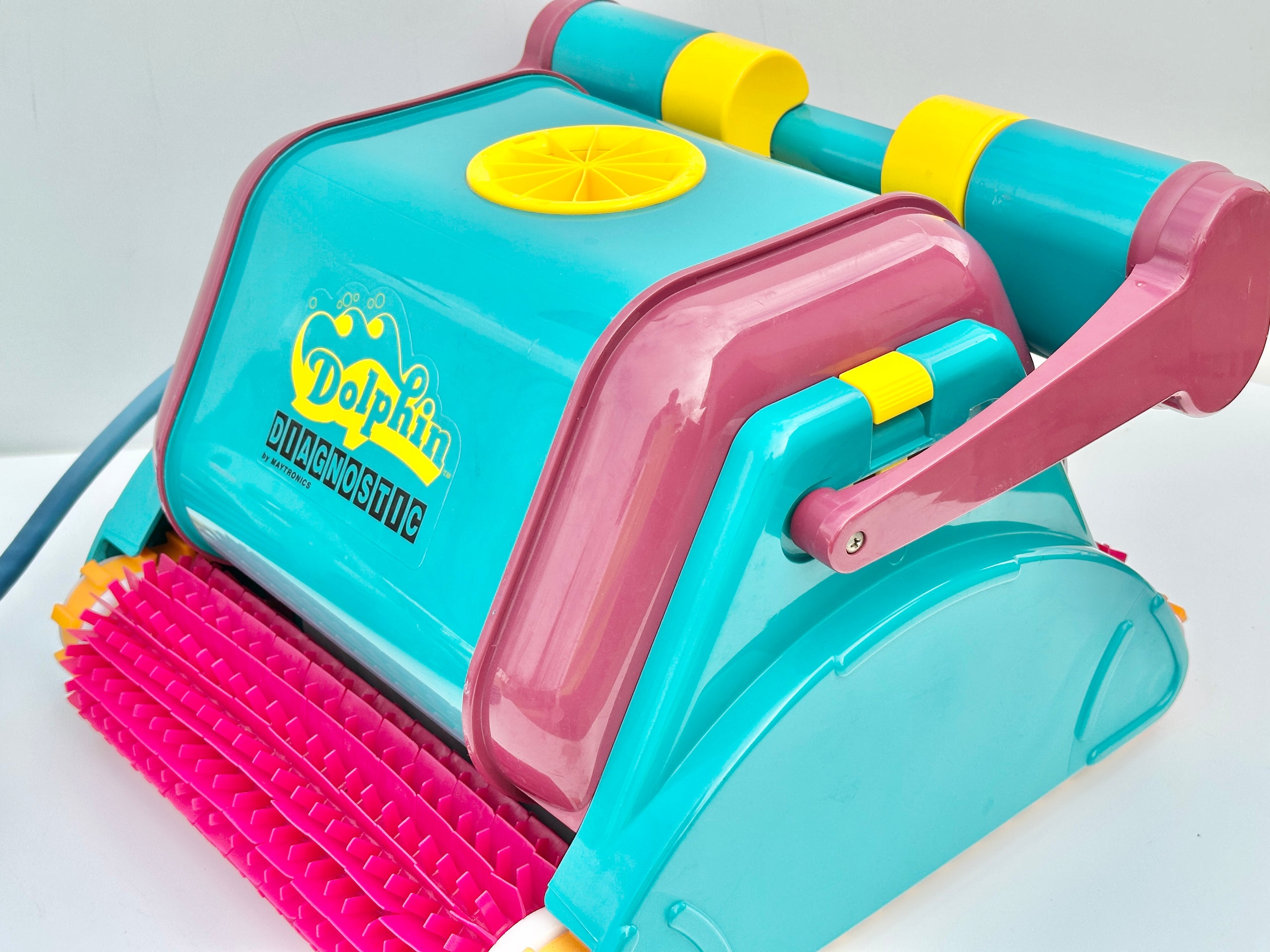 Dolphin Diagnostic Pool Robot