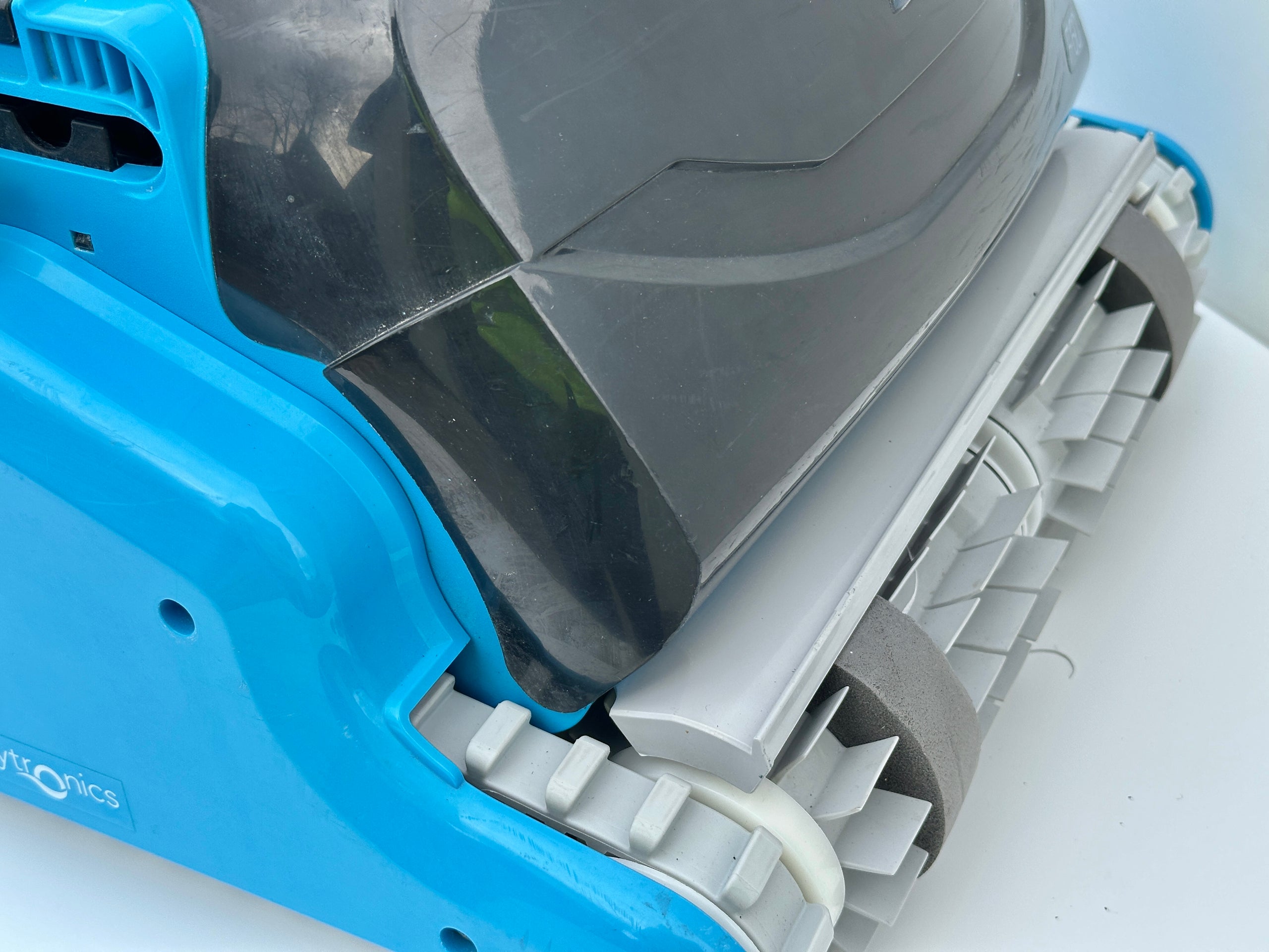 Robot piscine Dolphin Maytronics F60