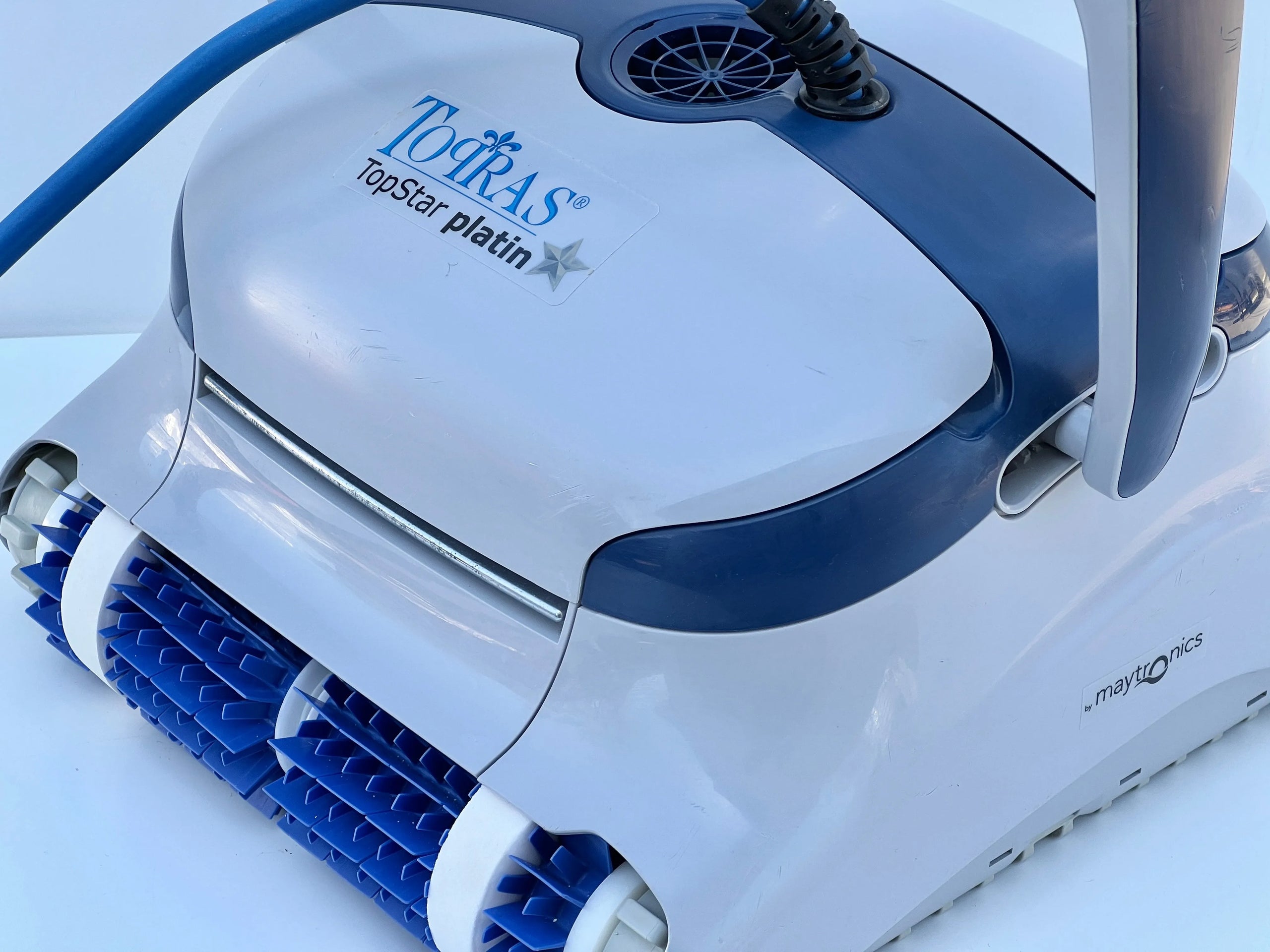Dolphin Maytronics TopStar Platinum Wifi IOT Pool Robot