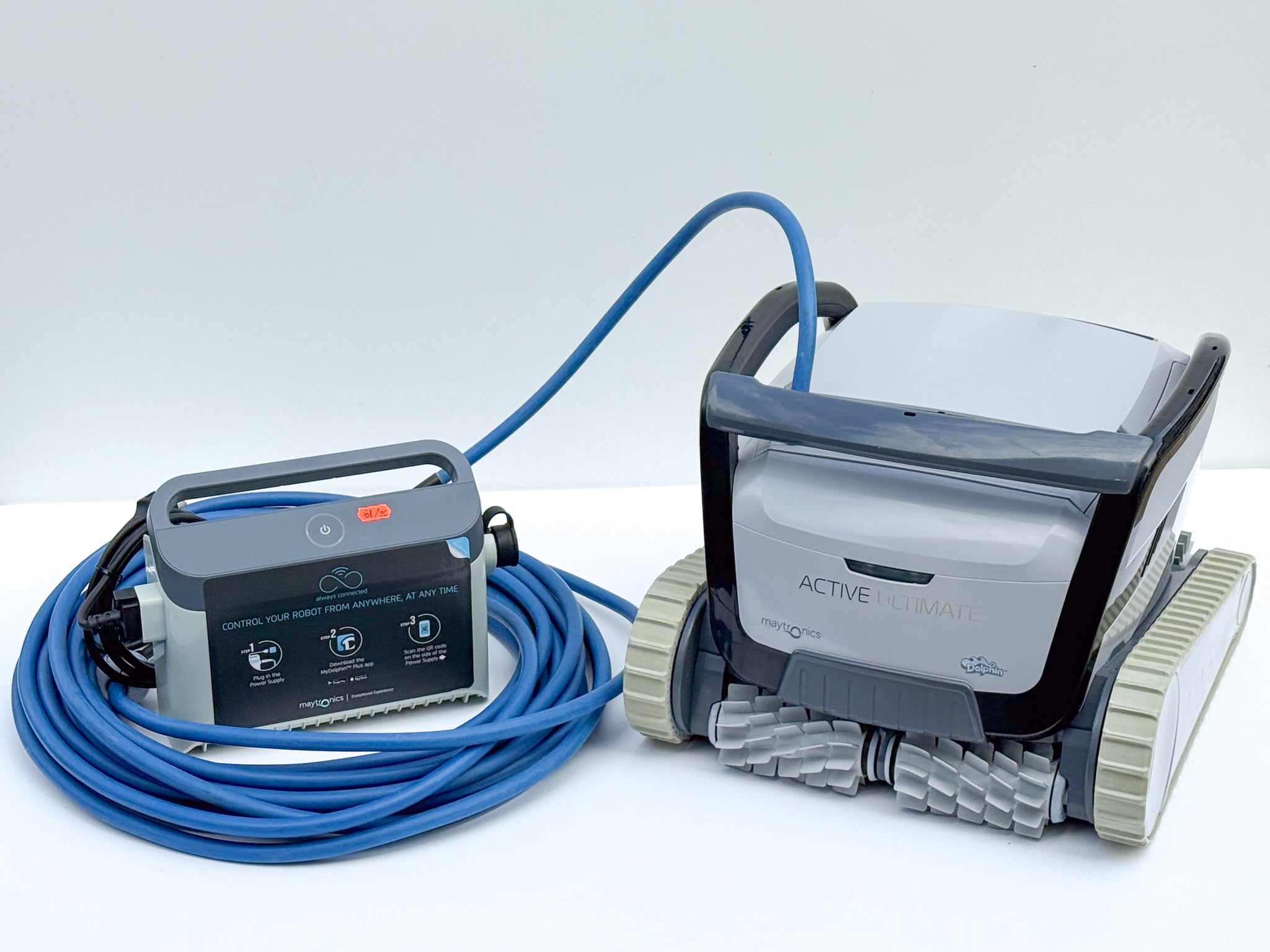Dolphin Maytronics Ultimate Active Pool Robot