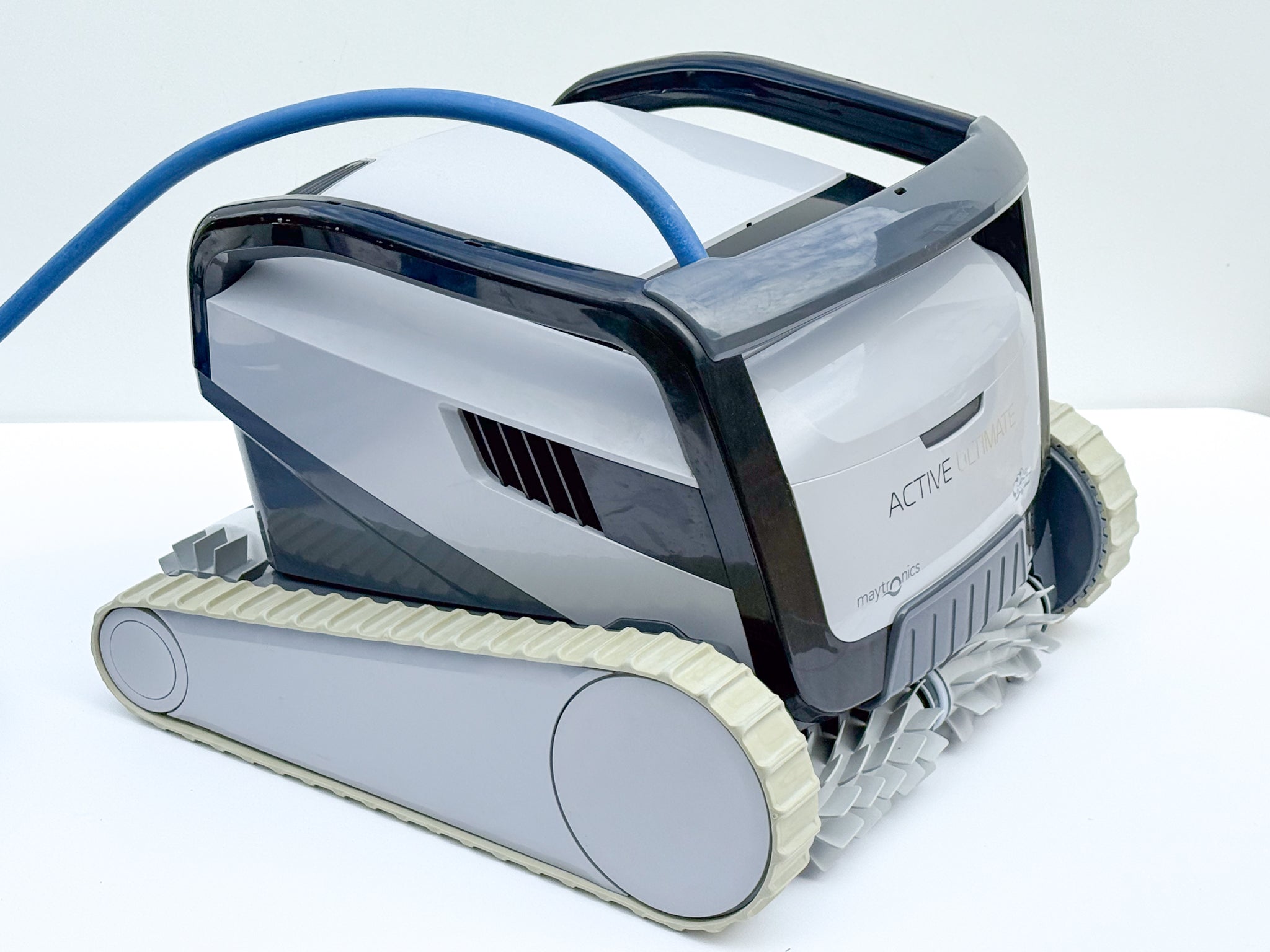 Dolphin Maytronics Ultimate Active Pool Robot