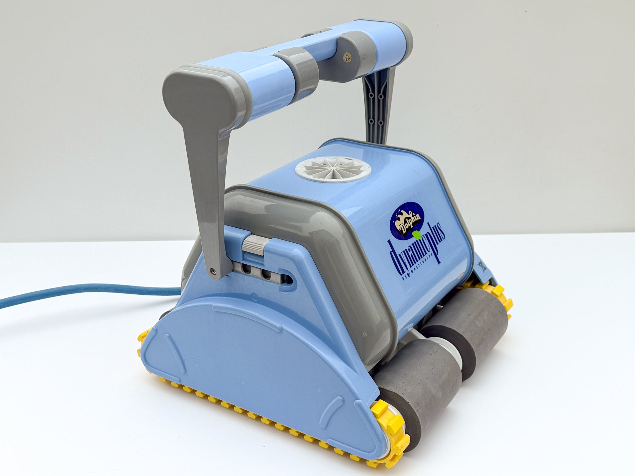Dolphin Dynamic Plus Pool Robot