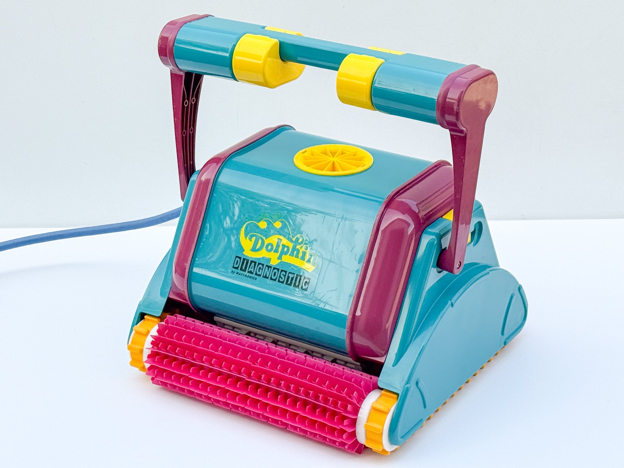 Dolphin Diagnostic Pool Robot