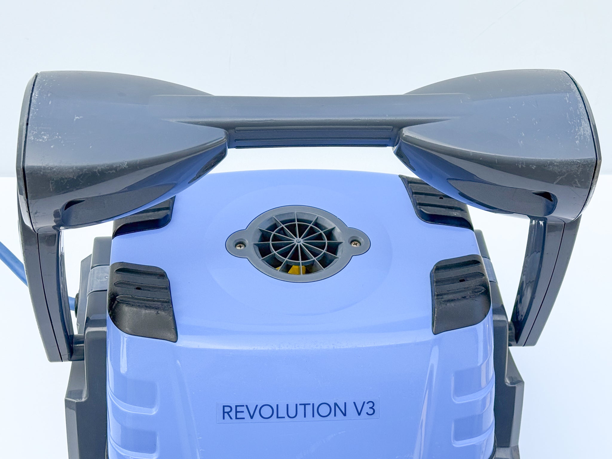 Robot piscine Dolphin Revolution V3