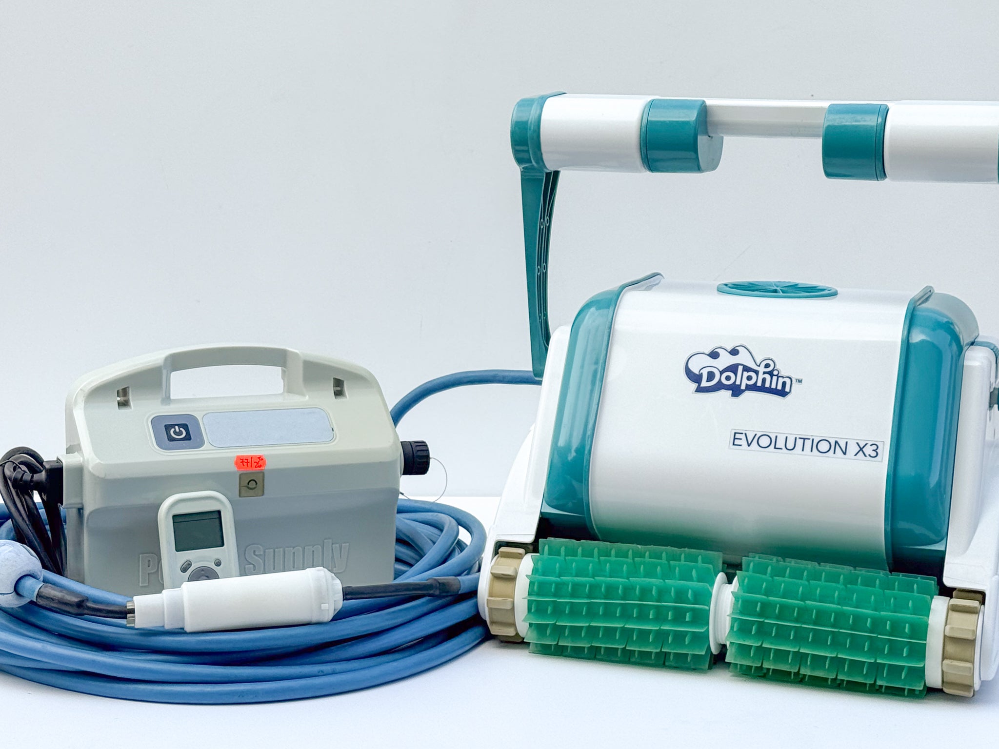 Dolphin Evolution X3 Pool Robot