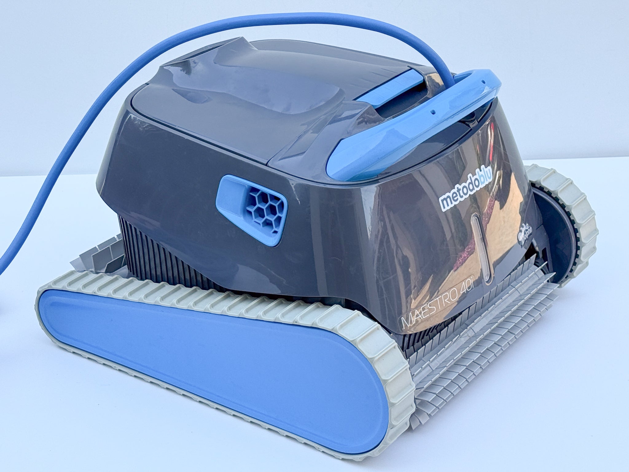 Dolphin Maestro 40i WiFi Iot Pool Robot