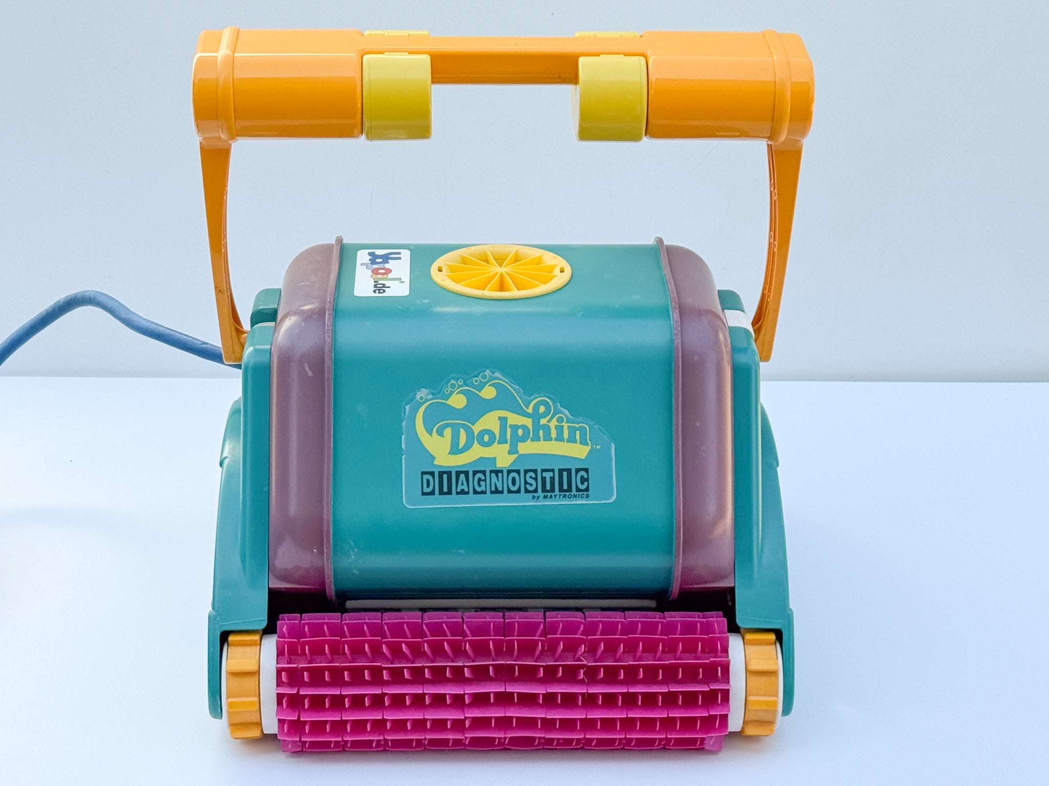 Dolphin Diagnostic Pool Robot