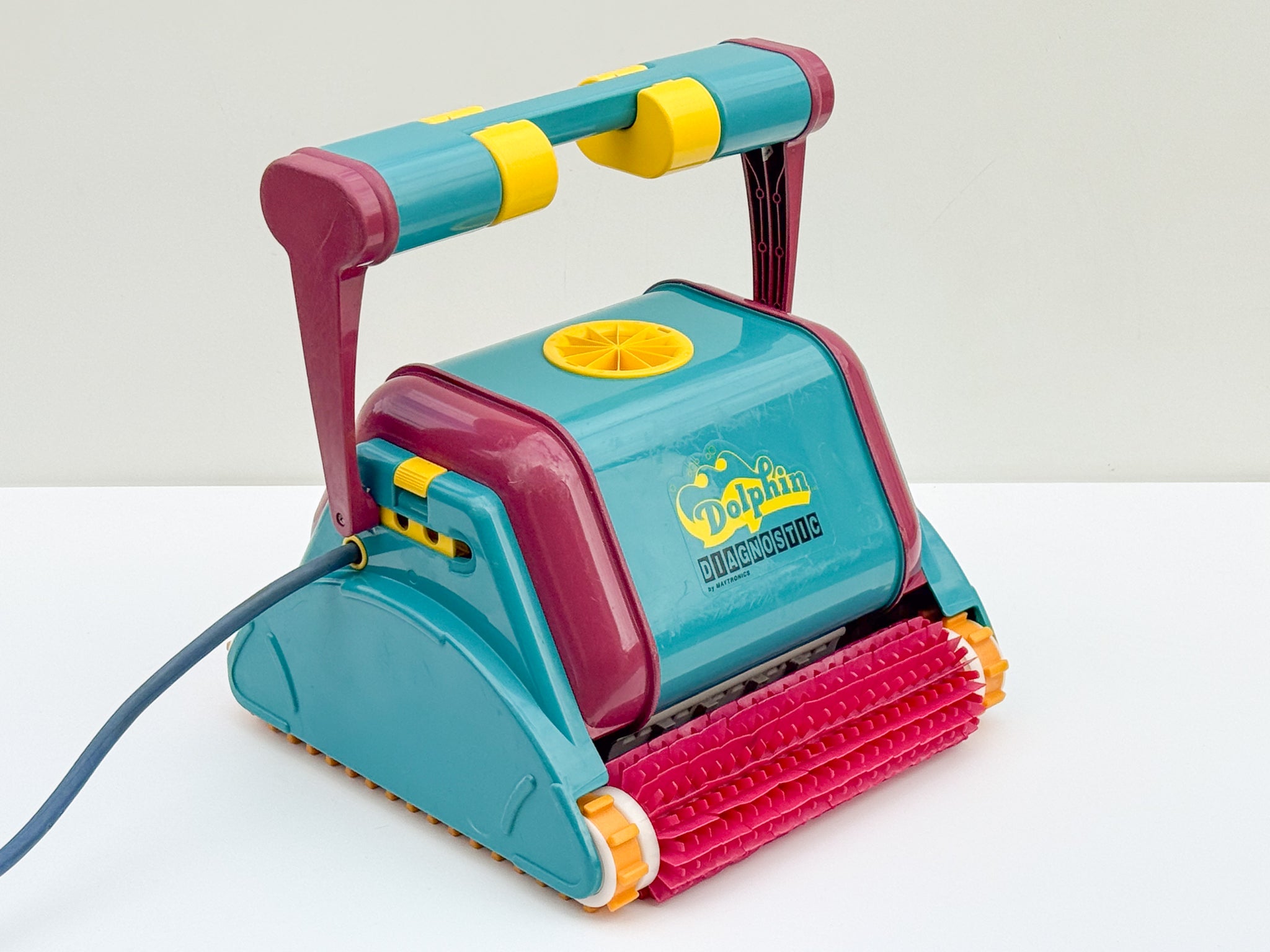 Dolphin Diagnostic Pool Robot